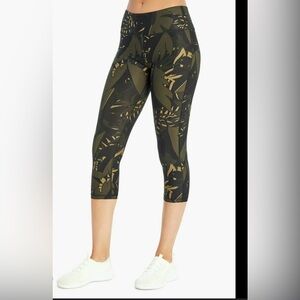 Marika size S 4,6 woman capri  legging Olive and Black Patterned